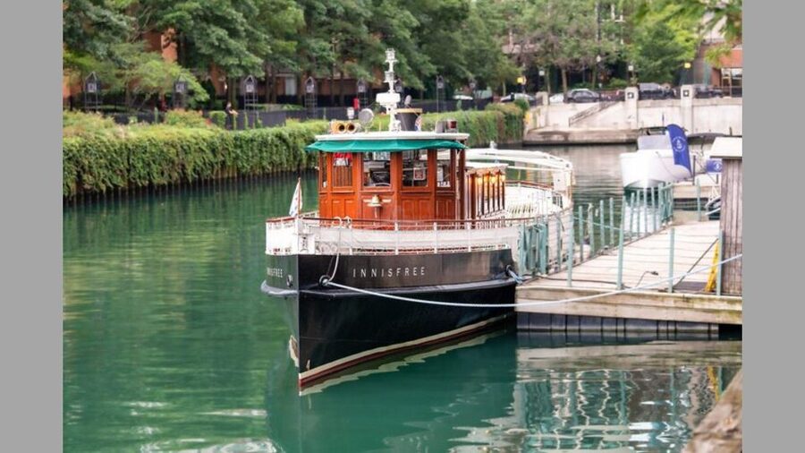 Chicago: Architecture Boat Tour with Drinks - Icon passes along the Chicago River: Willis, Wrigley, Tribune, and more