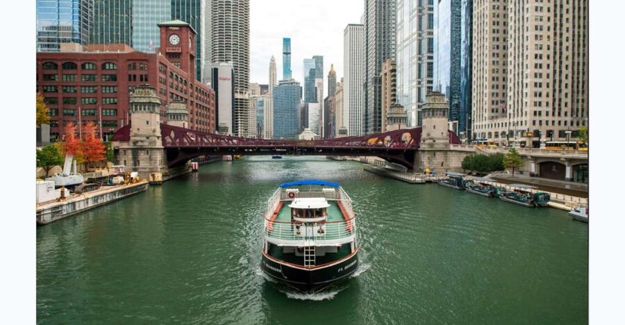Chicago: Architecture Boat Tour with Drinks - Comfort, wind, and photo tips that actually help