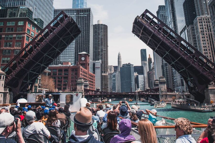 Chicago: Architecture Center Cruise on Chicago's First Lady - What to bring and what to leave behind