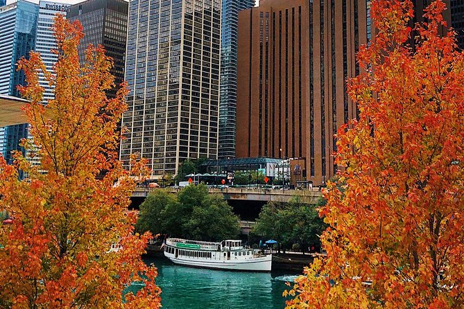 Chicago Architecture Center River Cruise aboard First Lady - Modernist landmark: a Ludwig Mies van der Rohe structure on the river