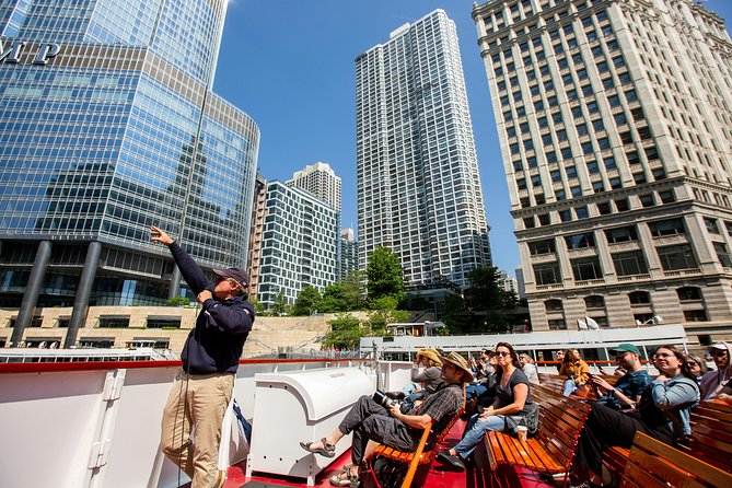 Chicago Architecture River Cruise - Comfort on board: restroom, bar, pets, and seat reality