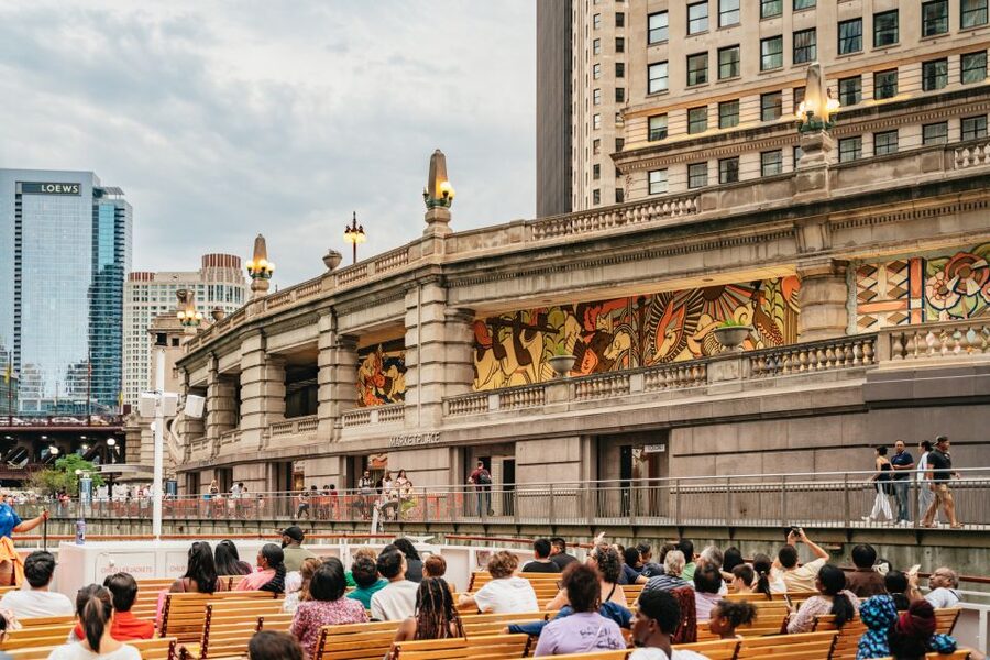 Chicago: Architecture River Cruise Skip-the-Ticket Line - Cash Bar Drinks and the Food Rule: What You Can Plan For