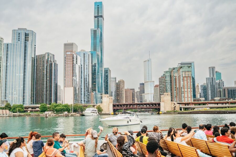 Chicago: Architecture River Cruise Skip-the-Ticket Line - Best Time to Go: Daylight Views vs. Evening Light