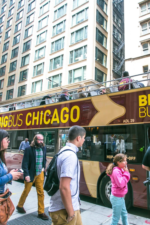 Chicago: Architecture River Tour and Hop-on Hop-off Bus Tour - Audio language: English on the cruise, Spanish on the bus