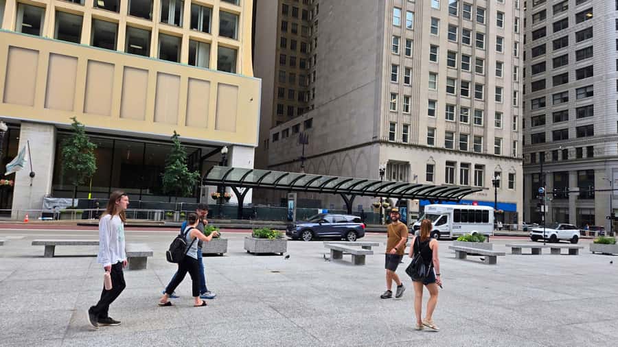 Chicago: Architecture & True Crime History - Art Deco streets and the feeling of sharp angles