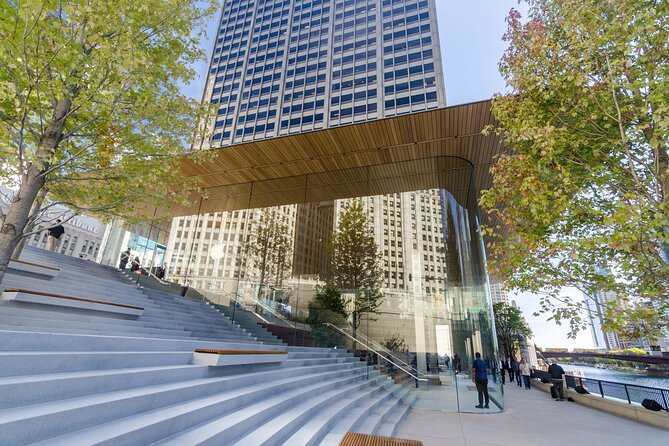 Chicago Architecture Walking Tour: What's New - The 90-minute route: CAC intro, Pioneer Court, Tribune updates, and more