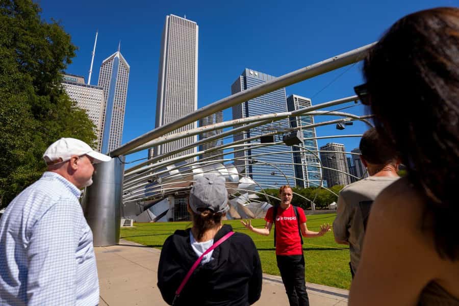 Chicago: Food, History and Architecture Tour - The food plan: three classic Chicago bites that actually feel different
