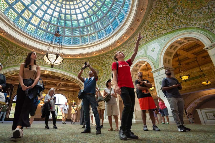 Chicago: Food, History and Architecture Tour - The small-group advantage (and why it matters for the details)