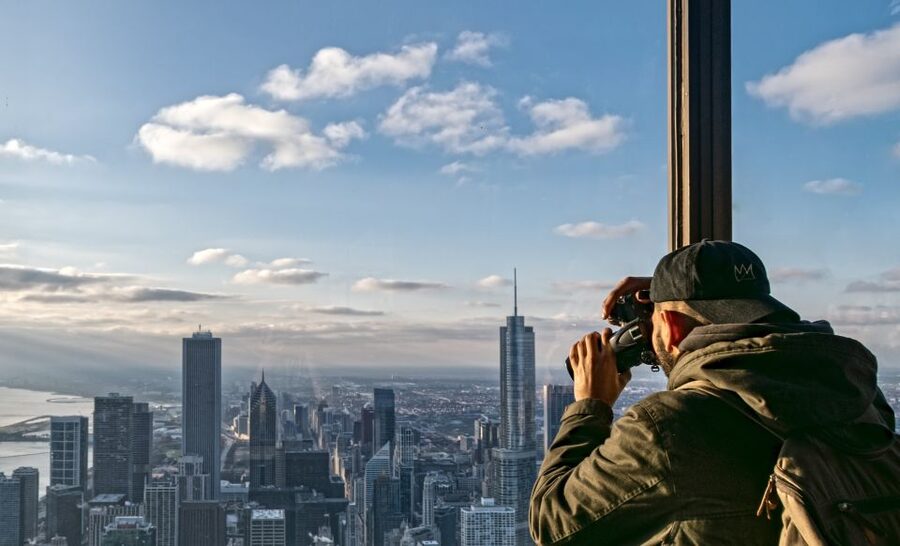 Chicago: Guided Tour with Architecture River Cruise - Cloud Gate (the Bean): More Than a Mirror for Photos