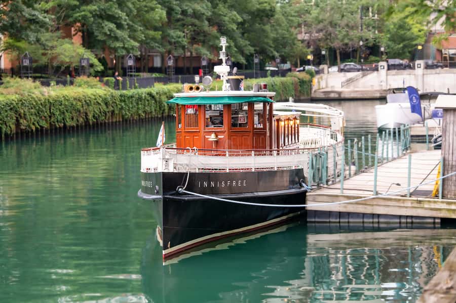 Chicago: Historic Architecture Chicago River Small Boat Tour - How the 90 Minutes Usually Flow on the River