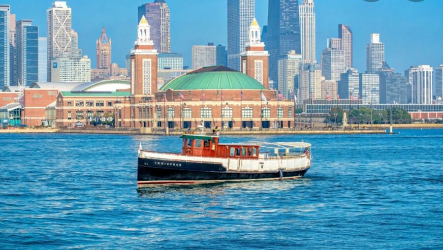 Chicago: Historic Architecture Chicago River Small Boat Tour - Skip the Line and Use a Separate Entrance