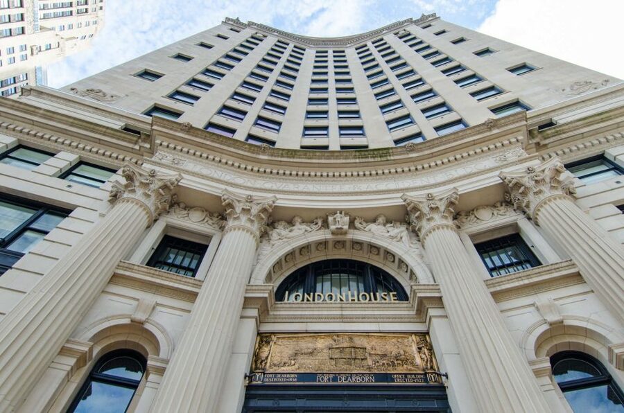 Chicago: Icons Guided Architecture Walking Tour - Seven stops that turn buildings into a story