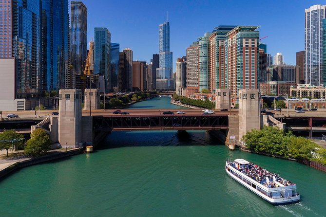 Chicago Lake and River Architecture Tour - Lake Michigan leg: skyline photos, wind management, and where to stand