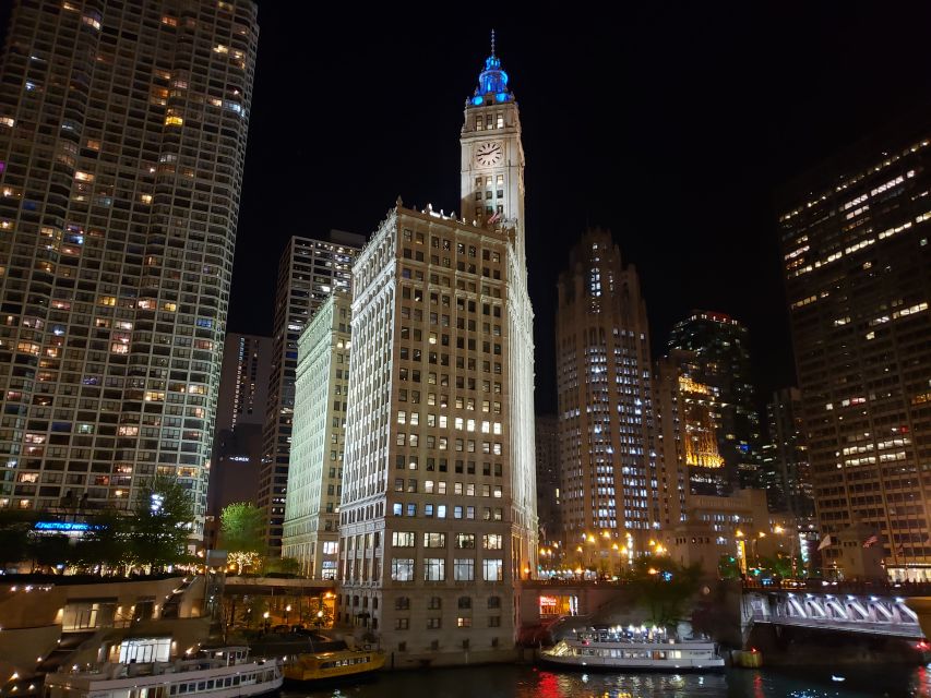 Chicago River: 1.5-Hour Guided Architecture Cruise - Drinks, Garrett’s Popcorn, and Food Rules That Matter