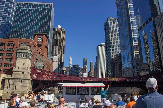 Chicago River 45-Minute Architecture Tour from Magnificent Mile - The itinerary you’ll actually feel: a guided “hits tour” on the water
