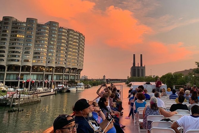 Chicago River 90-Minute Architecture Boat Tour - Entering the boat area at 900 S Wells St and where to sit