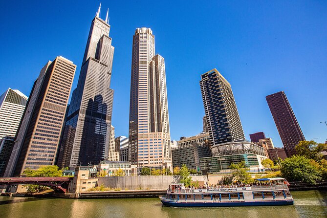 Chicago River Architecture Tour and Big Bus Hop-on Hop-off Tour - The start at 98 E Wacker Dr and why early matters