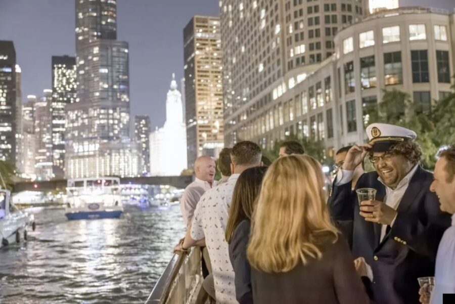 Chicago River: Guided Sunset Cocktail & Architecture Tour - Sunset on the Chicago River: the easiest way to see the skyline with context
