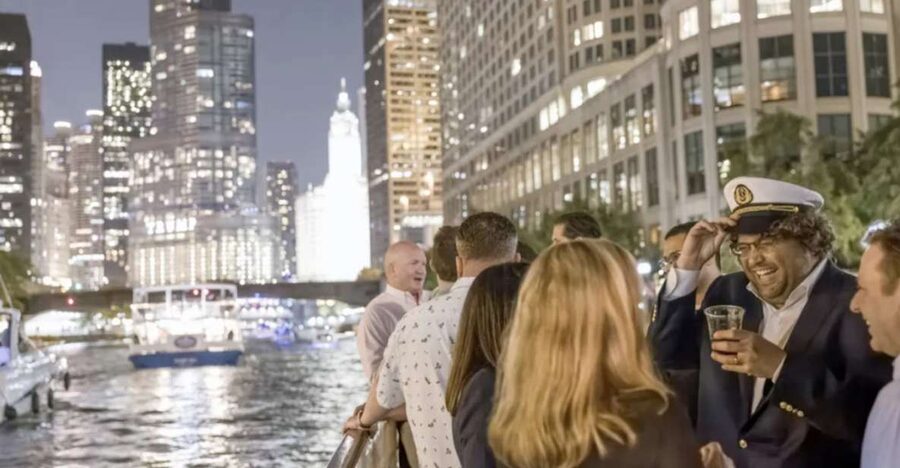 Chicago River: Guided Sunset Cocktail & Architecture Tour - The architecture talk: what the docents focus on (and how to listen better)