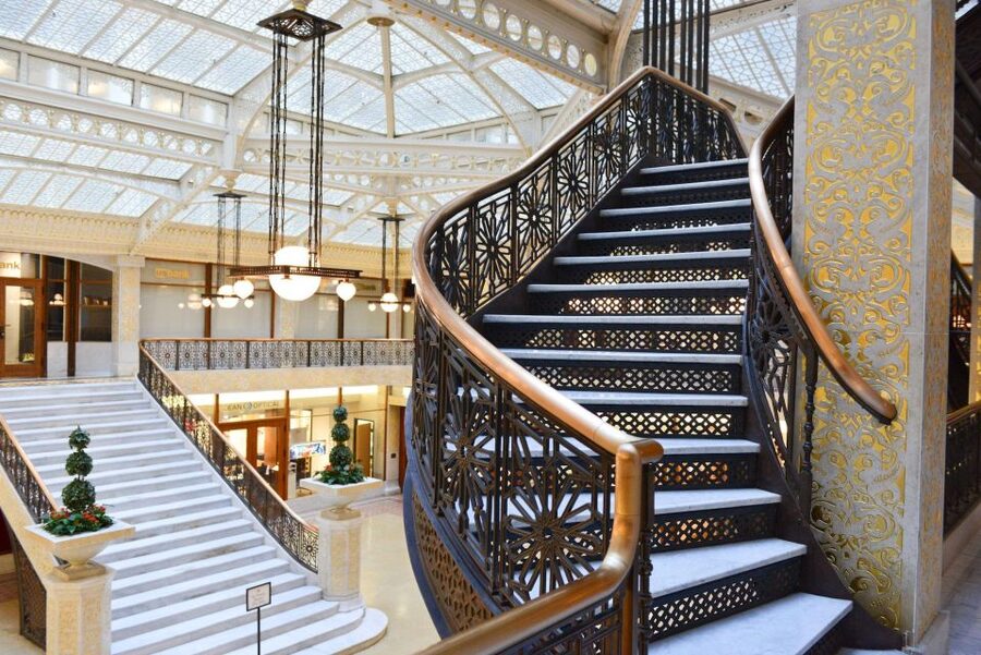 Chicago: Secret Interiors Architecture Walking Tour - Field Building and Marquette Building: ornament plus engineering brainpower