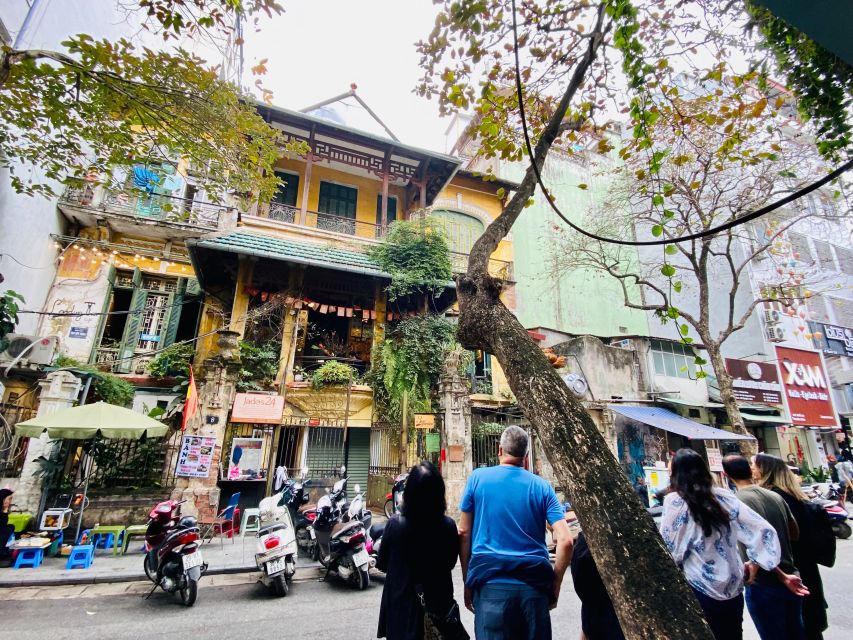 Coffee, History, and Architecture of the French Quarter - Trang Tien: Ice cream, street energy, and French Quarter rhythm