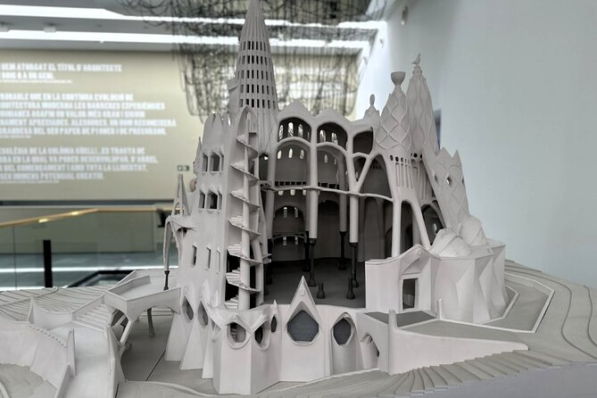 Colonia Guell & Gaudi's Crypt Admission Ticket with Audioguide - Using the audio tour without feeling rushed
