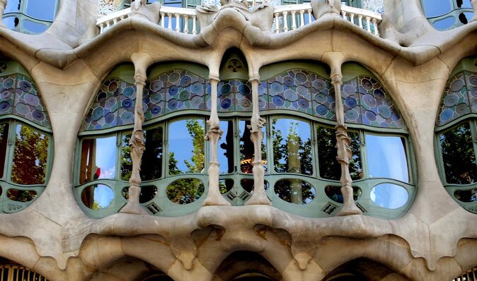 Complete Gaudi Tour: Casa Batllo, Park Guell & Sagrada Familia - The smart setup: Gaudí’s Barcelona, in the right order