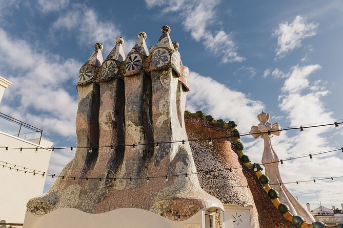 Complete Gaudi Tour: Casa Batllo, Park Guell & Sagrada Familia - Casa Milà (La Pedrera): see it outside, understand it better