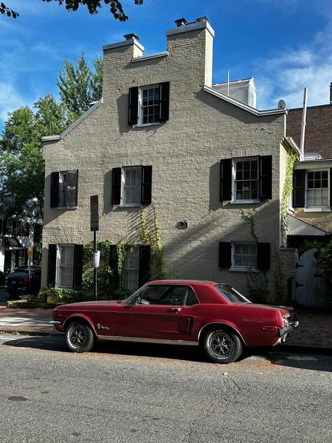 DC: Georgetown History & Architecture Tour with Local Guide - From Jackie Kennedy to Taylor Swift to Lincoln: stories that connect names to streets