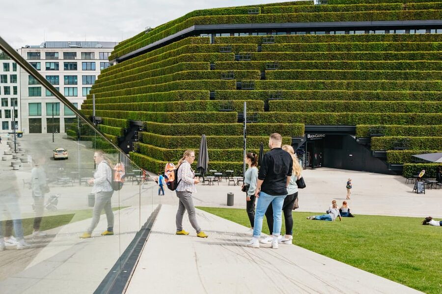 Düsseldorf: Guided City Architecture Walking Tour - Königsallee: the lesson behind the city’s most famous boulevard