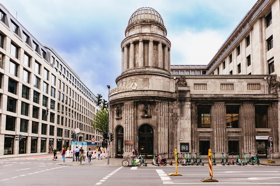 Düsseldorf: Guided City Architecture Walking Tour - Kö-Bogen and Daniel Libeskind: modern architecture you can actually track