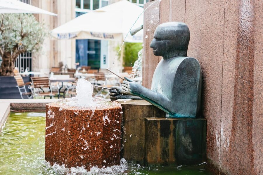Düsseldorf: Guided City Architecture Walking Tour - Ehrenhof: finishing at the place where architecture feels collected
