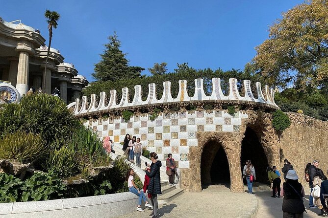 Explore Gaudi's Masterpiece on a Guided Tour of Parque Guell - Finding the right start point on Carrer de Larrard (Gràcia)