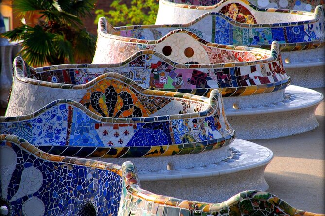 Explore Gaudi's Masterpiece on a Guided Tour of Parque Guell - Entering Park Güell and getting the big-picture orientation