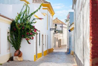 Faro Private Walking Tour: Uncovering its Architectural Legacy - The Chapel of Bones connection at stop 1 (Capela dos Ossos)
