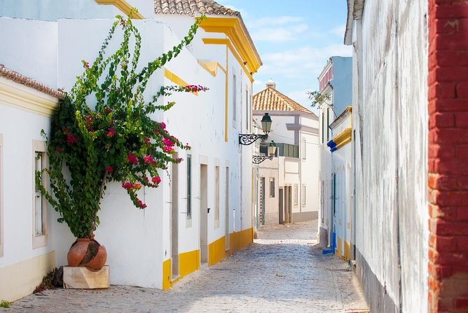 Faro Private Walking Tour: Uncovering its Architectural Legacy - The Chapel of Bones connection at stop 1 (Capela dos Ossos)