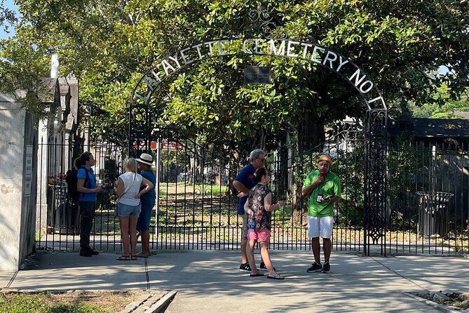 Garden District Architecture Walking Tour in New Orleans - Price and Logistics: What You’re Paying For (and What You Aren’t)