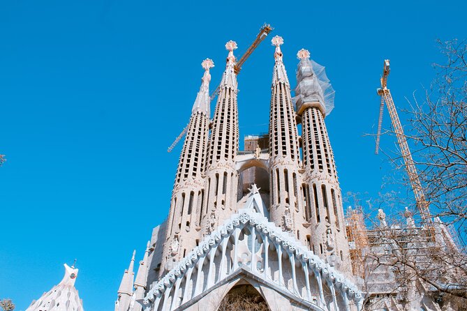 Gaudi and La Sagrada Familia Exterior Self-Guided Audio Tour - Finding the start and ending point: what to do before you walk