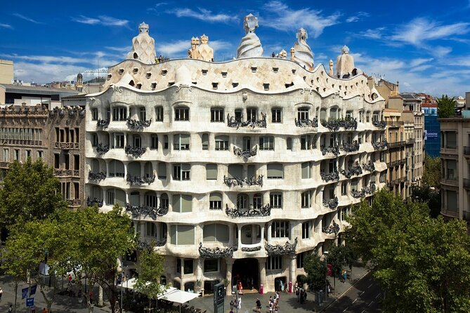Gaudi Guided Tour: Casa Batllo, La Pedrera & Casa Vicens - Where the tour actually starts on Passeig de Gràcia