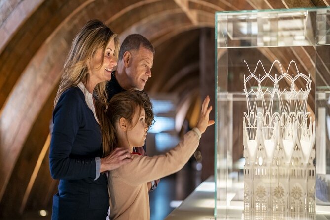 Gaudi Guided Tour: Casa Batllo, La Pedrera & Casa Vicens - The walk to La Pedrera: short streets, big architectural clues