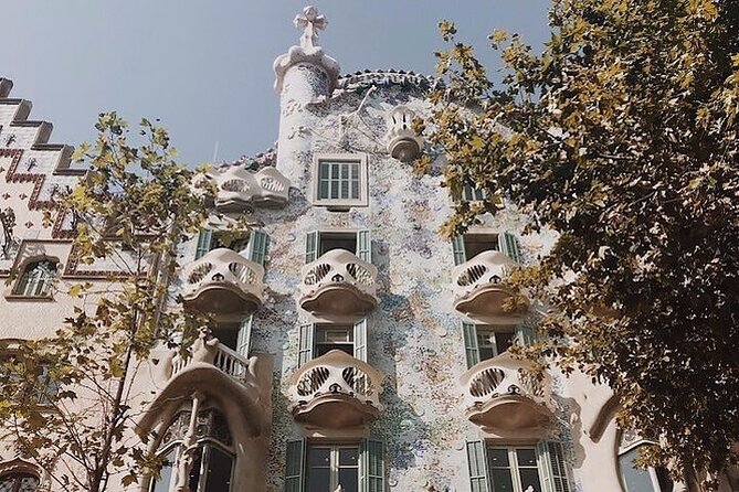 Gaudi Masterpiece: Casa Batlló with Expert Guide and STL Tickets - Entering Casa Batlló: from the facade to the details that feel restored