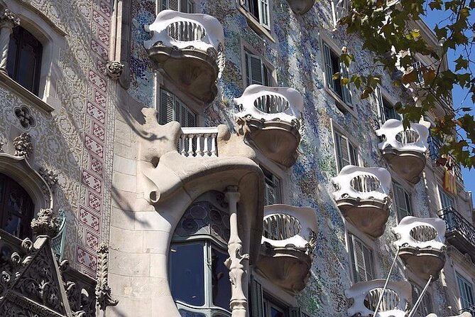 Gaudi Masterpiece: Casa Batlló with Expert Guide and STL Tickets - What the tour flow feels like inside: a whole-house visit without the chaos