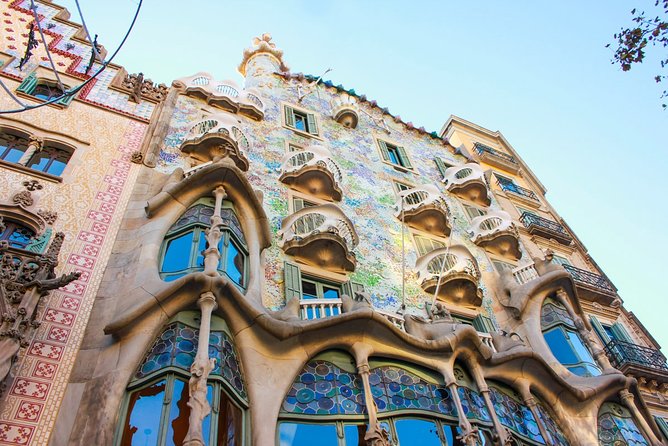 Gaudi Private Tour with Sagrada Familia & Park Guell Tickets - Casa Milà (La Pedrera) from outside, plus entry if you want it