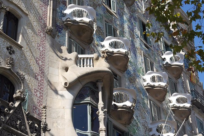 Gaudi's Casa Batlló and La Pedrera with Chocolate Tasting - Skip the lines at two Gaudí icons
