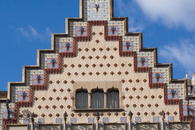 Gaudi's Casa Batlló and La Pedrera with Chocolate Tasting - Starting on Passeig de Gràcia with Modernist context