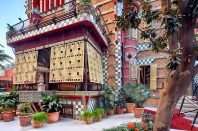 Gaudi´s Casa Vicens Guided Tour - Meeting at Carrer de les Carolines: the courtyard detail that matters