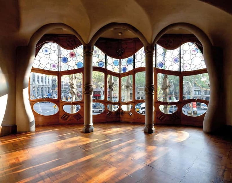 Gaudi's legacy.Exclusive tour to Park Güell & Casa Batlló - Priority Entry and the Real-Life Transit Plan
