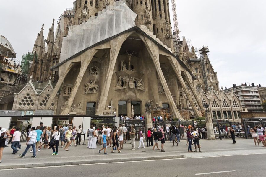 Gaudi's Masterpieces Private Tour in Barcelona - Sagrada Familia With a Private Guide: Symbols in Stone