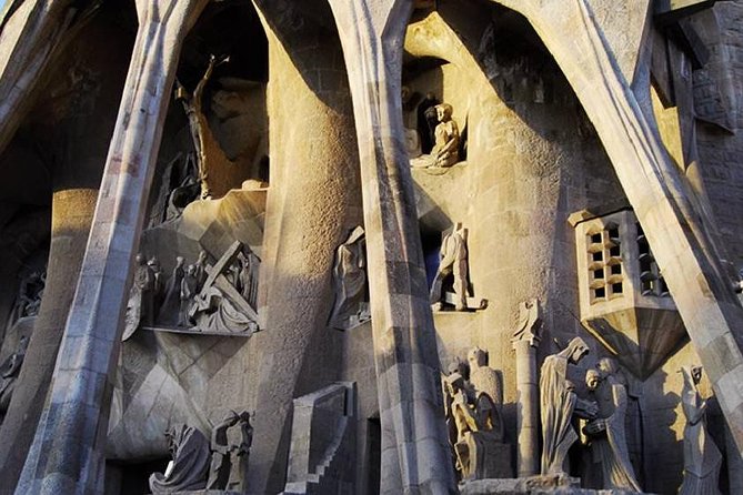 Gaudi's Modernist Legacy: Small Group Walking Tour - Casa Batlló: fantasy, color, and UNESCO-level private-house thinking