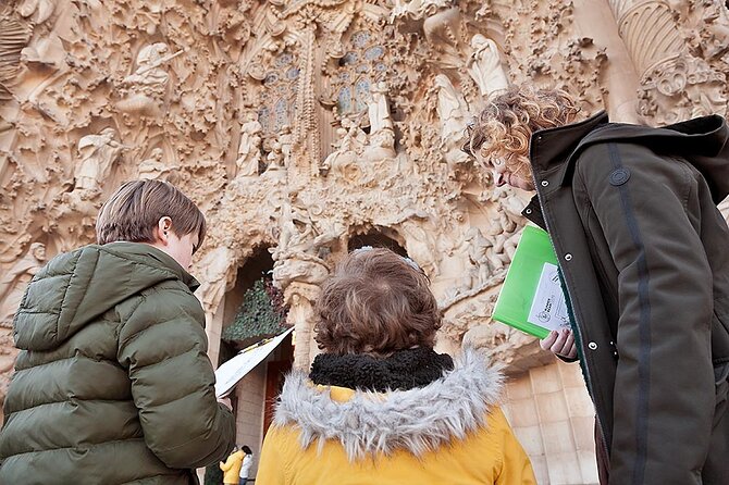 Gaudi & Sagrada Familia Donation-Based Tour in English - Stop 3: Manzana de la Discordia on Passeig de Gràcia